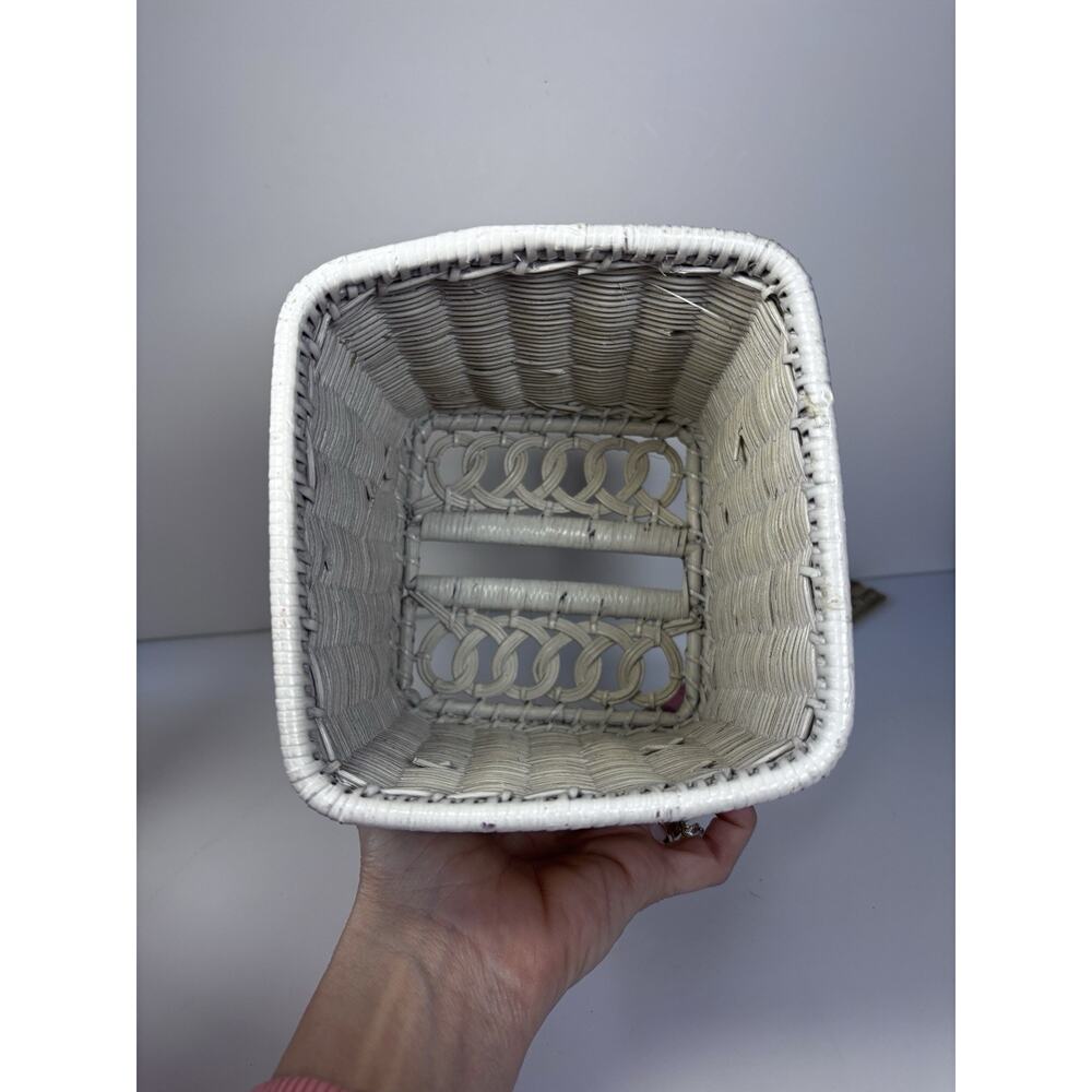 Vintage White Wicker Kleenex Box Cover MCM Shabby Chic Cottagecore - Picture 7 of 7